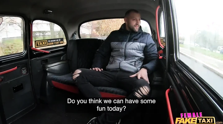 Сука отдаётся в авто незнакомцу: жаркое порно на заднем сиденье