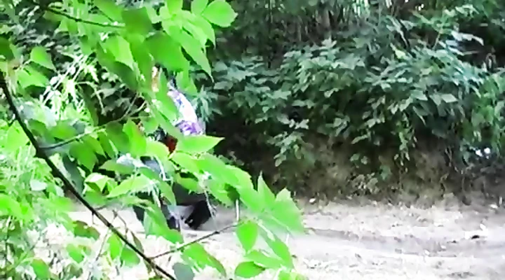 Горячий секс на капоте: молодой чувак отжарил русскую шлюху