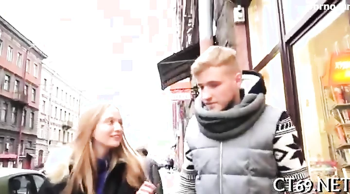 Жесткий секс с русской шмарой: парень умело подмял под себя